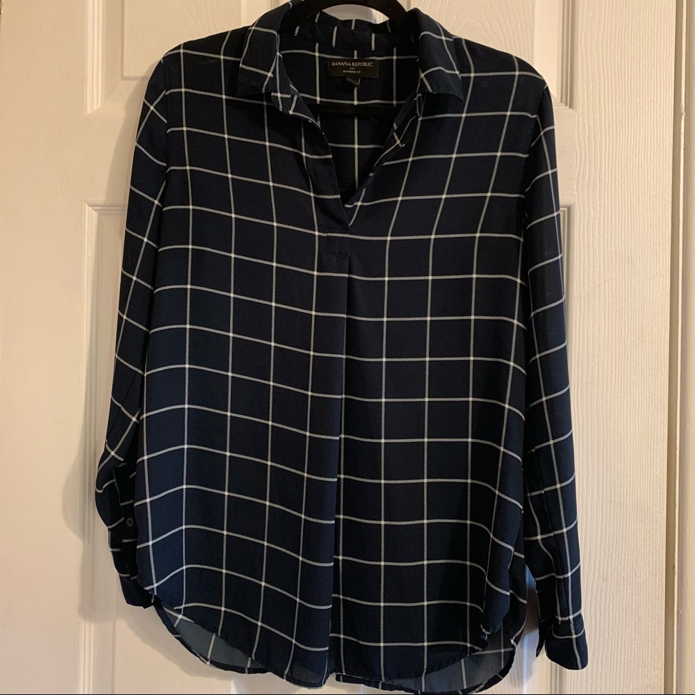 Banana republic Navy blue boyfriend fit button back top
